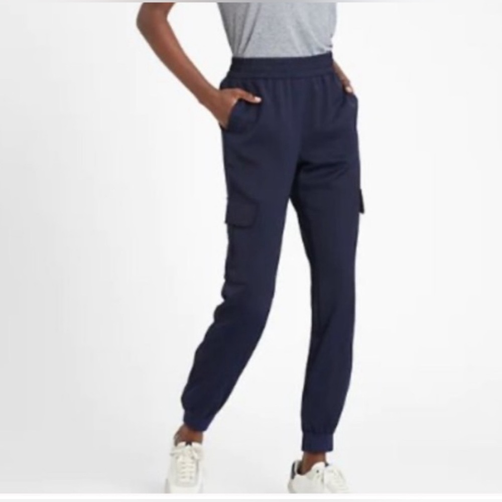 EUC- Banana Republic Pull-on Sateen Cargo Jogger